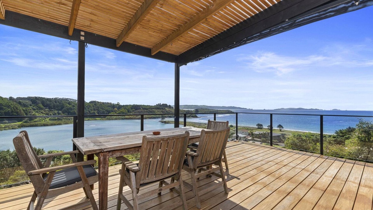Te Tii House | Tapuaetahi Beach Marvel - Te Tii Holiday Home
