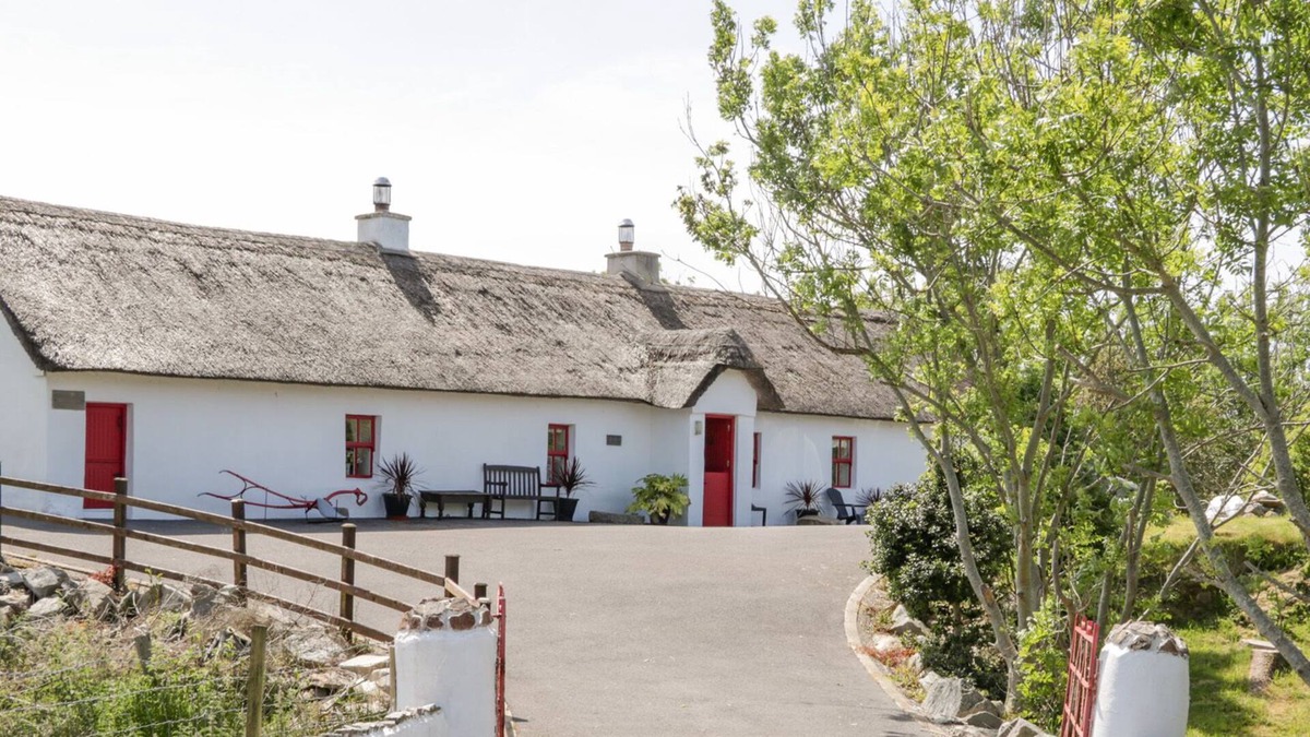 Lettermacaward Cottage | TAR AR AIS, pet friendly in Lettermacaward, County Donegal