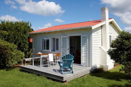Pataua North Ski Chalet | Tara at Tahi - cosy cottage surrounded by nature