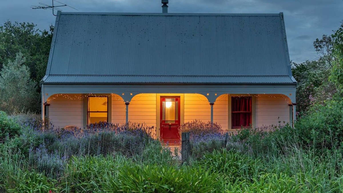 Greytown House | Taraview Cottage - Fully self contained