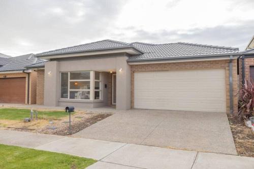 Tarneit House | Tarneit Delight - Familial 4 bedrooms Home
