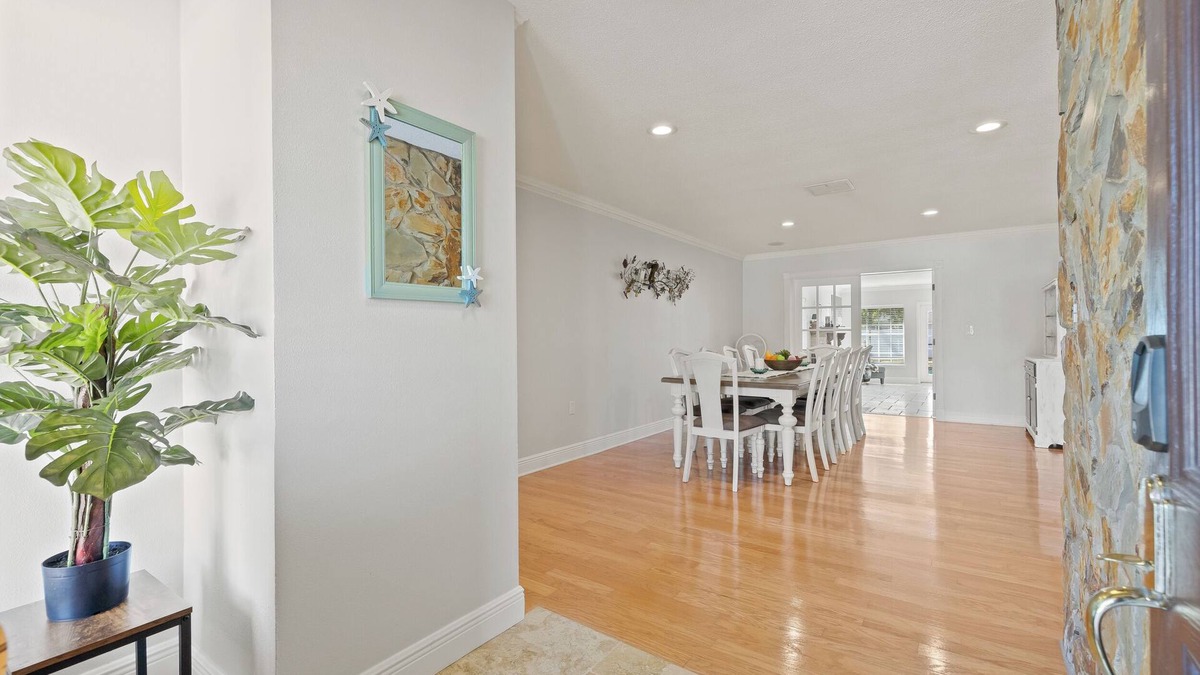 Tarpon Springs House | Tarpon Springs Treasure 4BD 2BA Huge Backyard