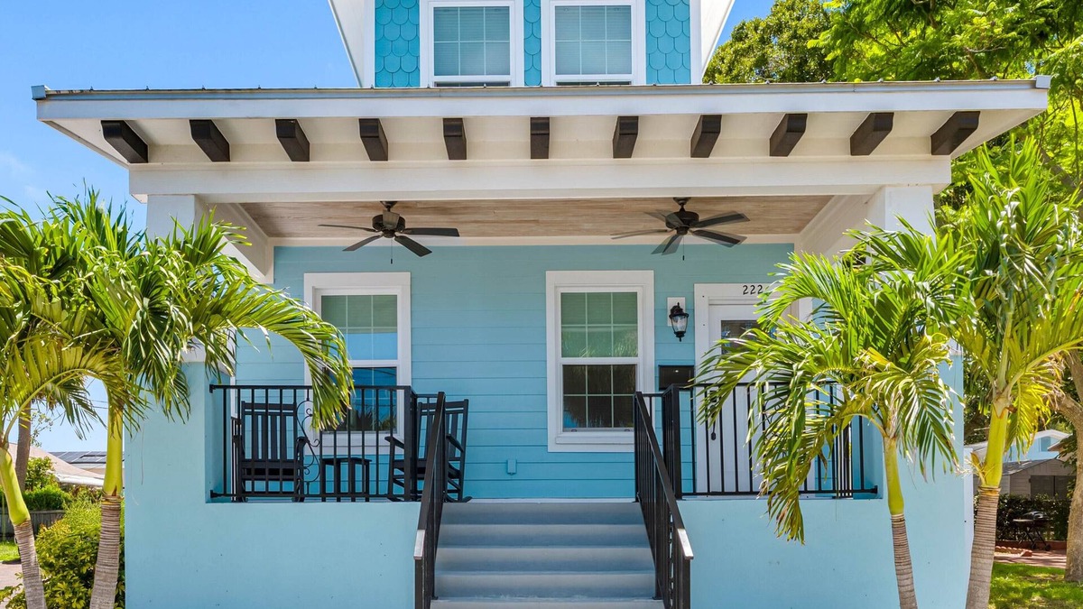 Tarpon Springs Cottage | Tarpon Tides Cottage - Walking distance to the Sponge Docks & Downtown!