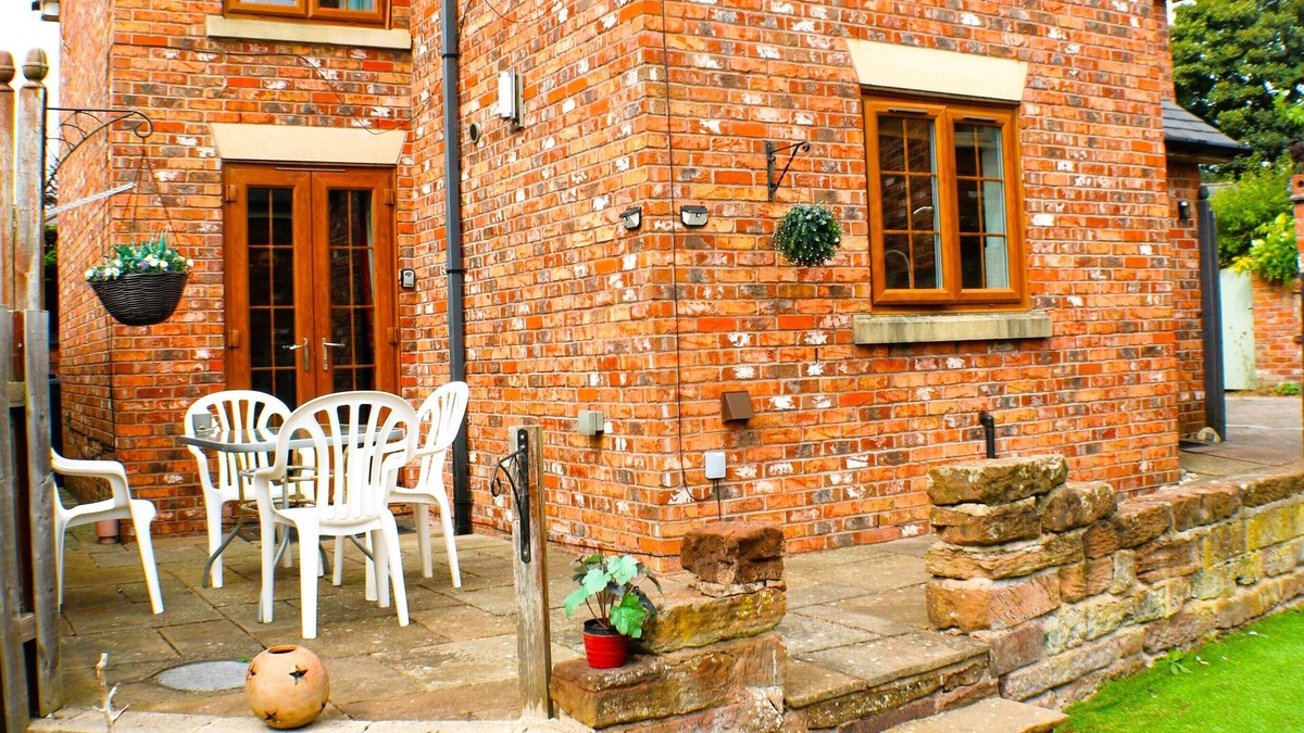 Tarporley Cottage | Tarporley Holiday Cottage - 5 bedroom house in the heart of Cheshire!