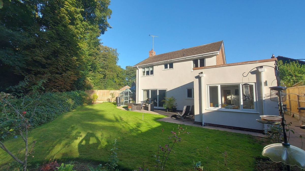 Tarporley House | Tarporley home surrounded by the Cheshire Country side. Restaurants 5 mins walk.