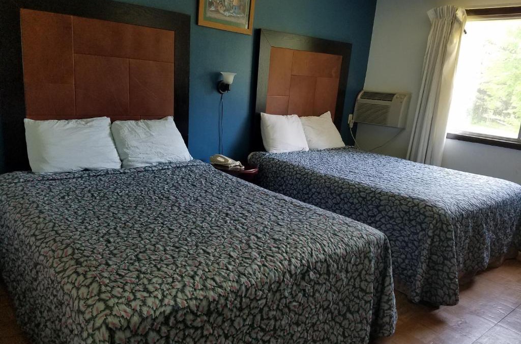 Marinette Hotel | Tarragon Motel