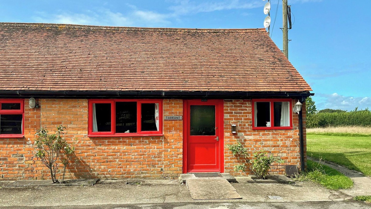 Hartgrove Cottage | Tarrant Cottage -14557