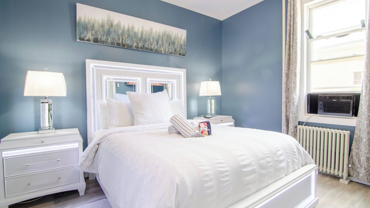 Industry Apartment | Taste of Honey - 10 Mins To NYC - Brand New