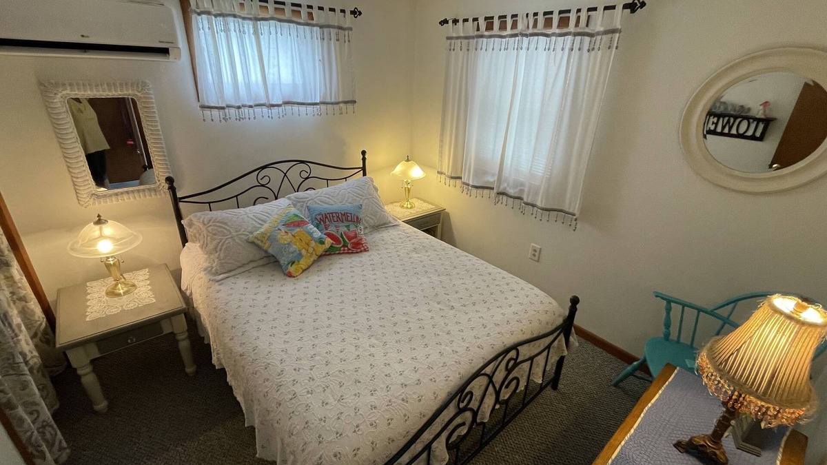 Oaks Corners House | Taste of Serenity Wine Trl, Sunsets, Private Beach/Dock/Romantic views!