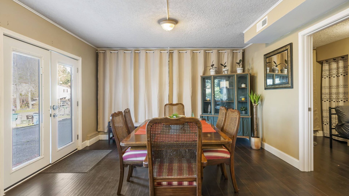 Starcrest Condo | Tasteful 3bedroom place in a serene neighborhood
