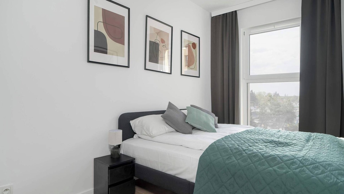 Stare Miasto District Apartment | Tasteful Apartment with Parking and Gym by Noclegi Renters