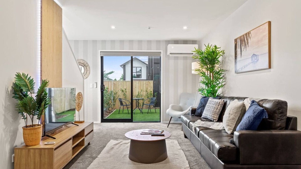 Henderson House | Tasteful Auckland 2 Bed/1 Bath