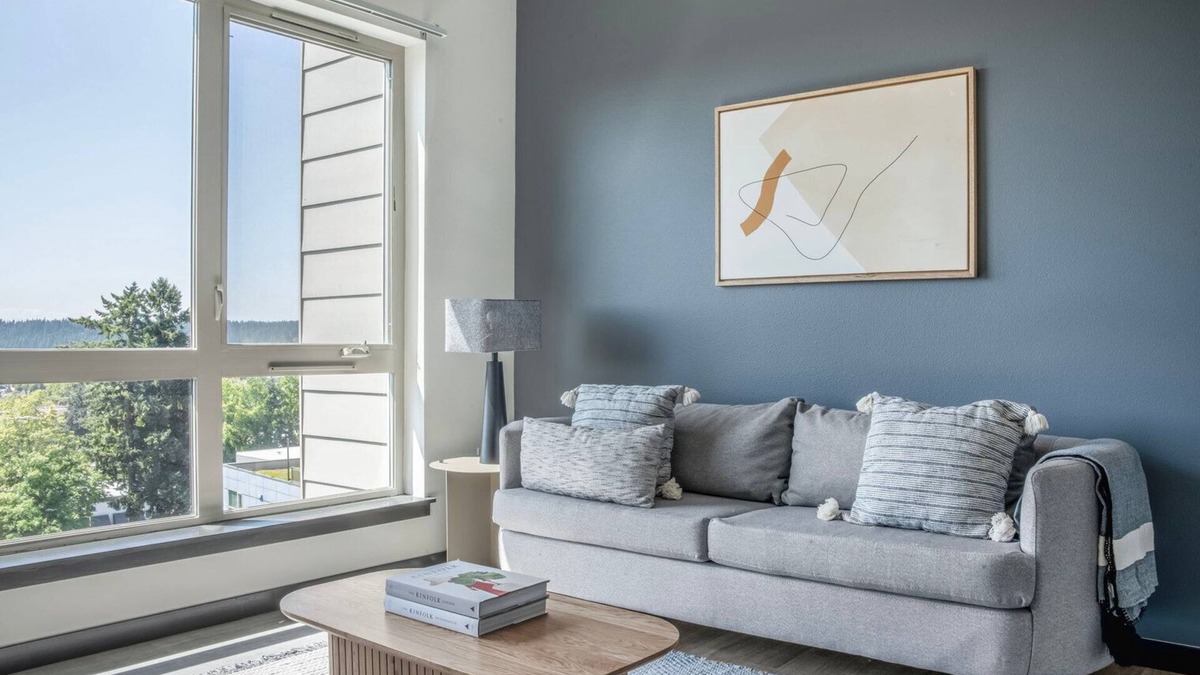Northeast Bellevue Apartment | Tasteful Bellevue Jr 1BR w/Firepits & Games, nr Dining, by Blueground