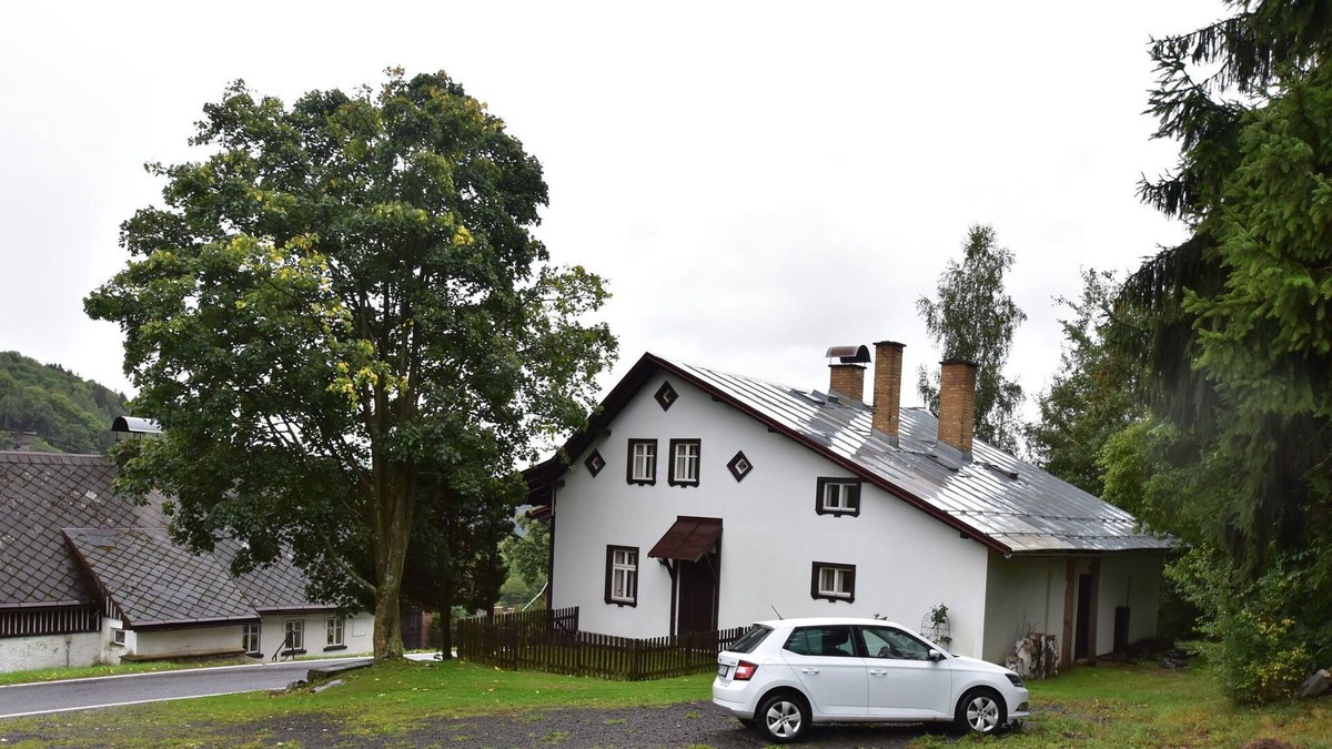 Zlata Olesnice Apartment | Tasteful holiday home with spacious garden in an authentic, quiet mountain village