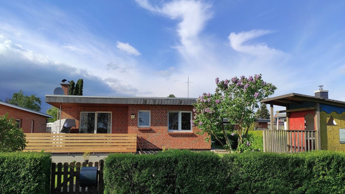 Klocksdorf House | Tasteful vacation home with fireplace directly on the lake and own sauna. Klocksdorf