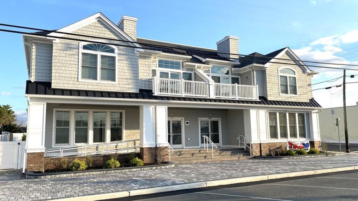 Ship Bottom Condo | Tastefully decorated condo