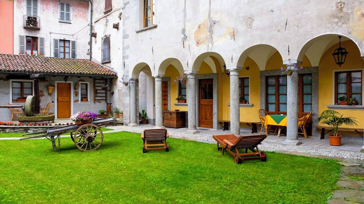 Cannobio Apartment | Tastefully furnished 1-room apartment with terrace and private garden