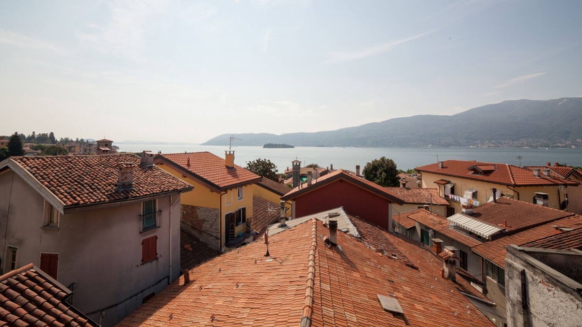 Pallanza Apartment | Tastefully furnished 2 bedroom apartment in the picturesque old town of Suna