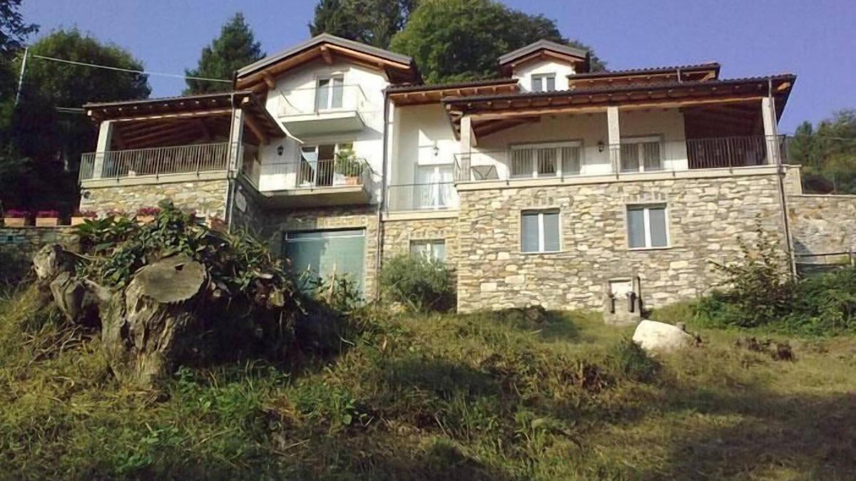 Sant'Agata Apartment | Tastefully furnished 3-room apartment with balcony and garden