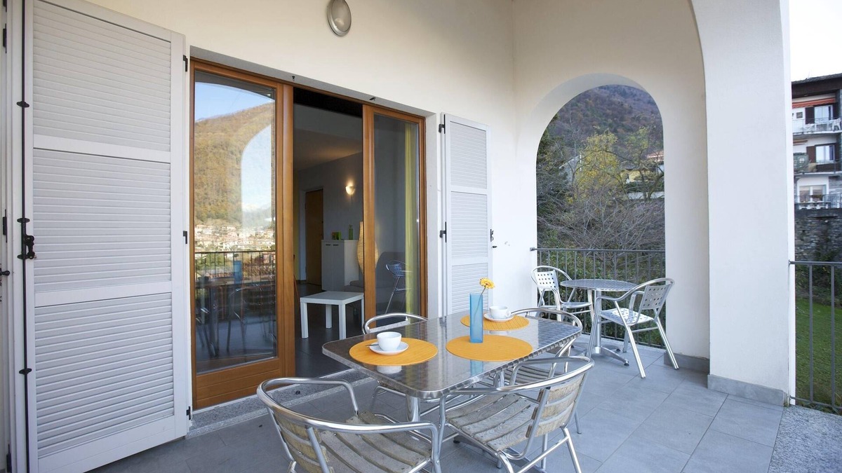 Cannobio Apartment | Tastefully furnished apartment in a small residence in a sunny location