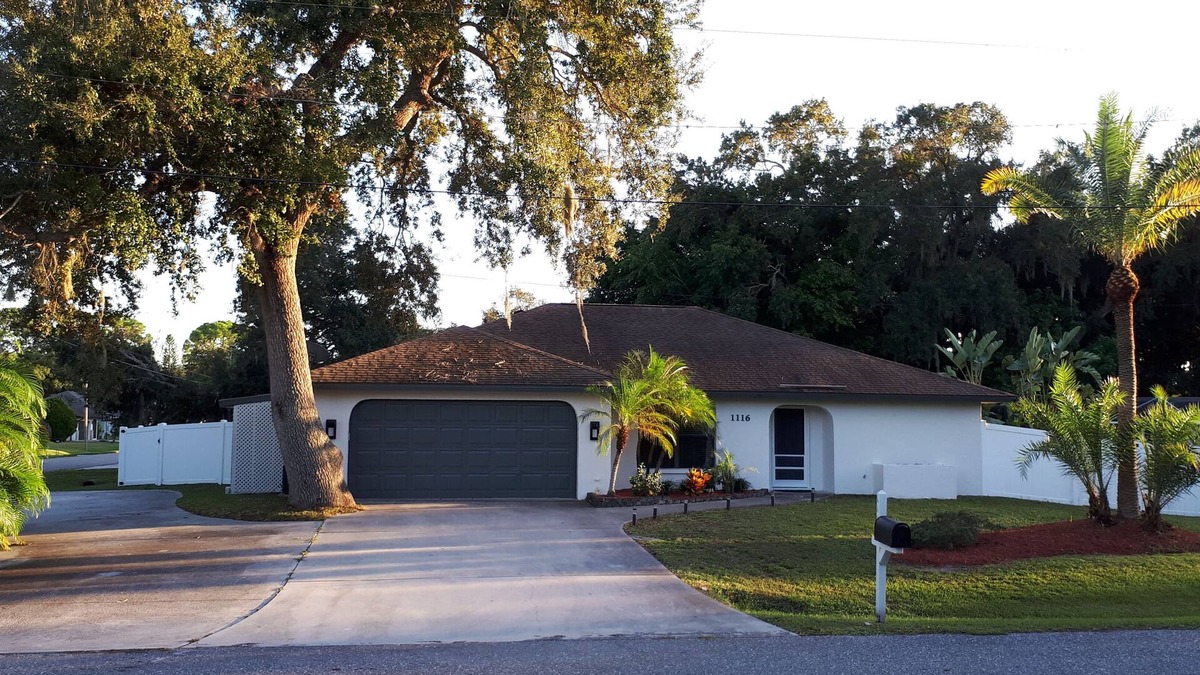 Venice Gardens House | Tastefully furnished Florida house with pool and spa