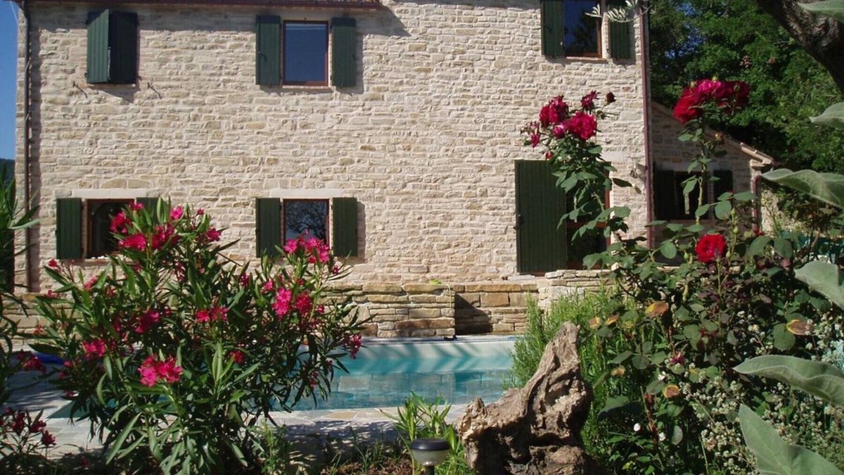 Cupramontana House | Tastefully renovated stone house with pool in a quiet hillside location with 2 apartments
