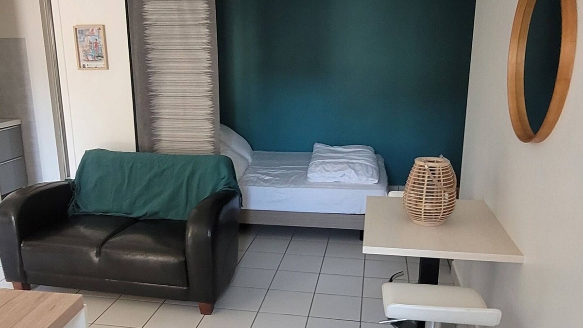 Surzur Apartment | Tastefully renovated studio near the sea