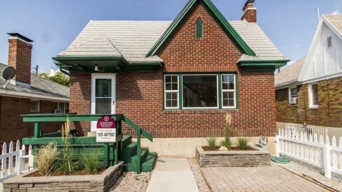 East Central House | Tastefully updated home by University of Utah, 3 min walk to Rice Eccles Stadium