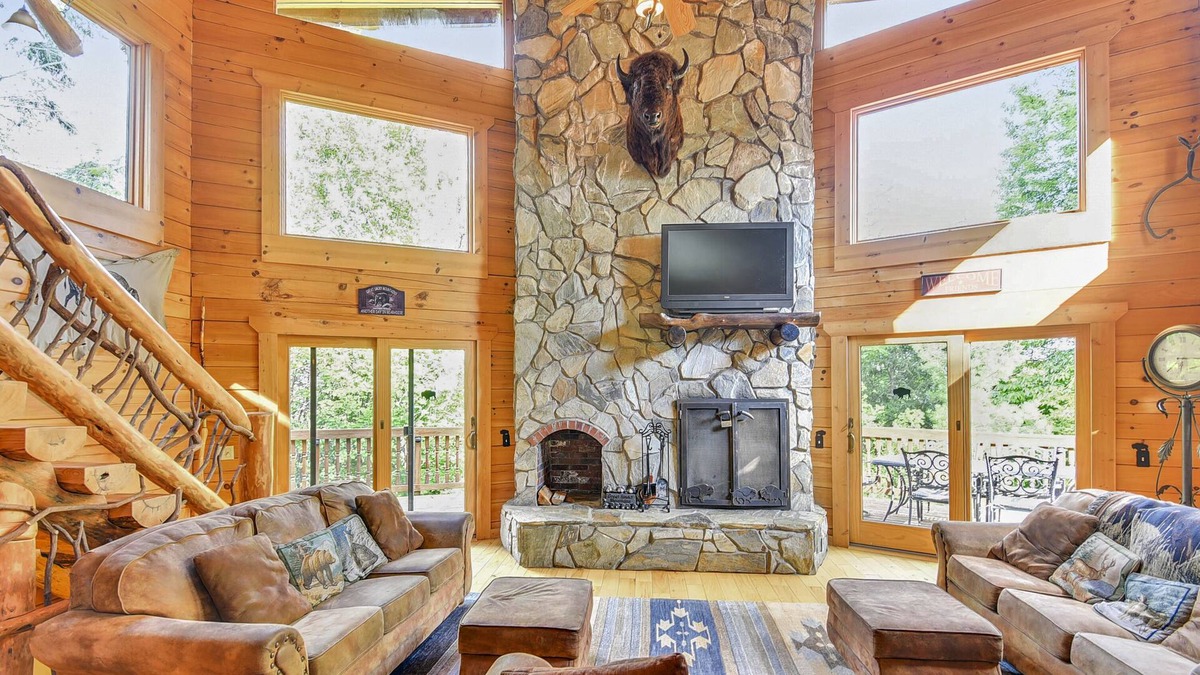 Clyde Cabin | Tatonka Lodge, 2 master suites on a buffalo ranch!