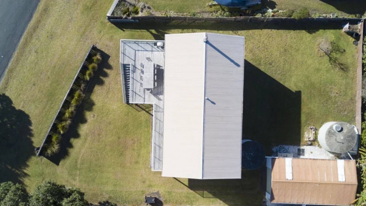 Taupo Bay House | Taupo Bay holiday home - 6 Bedrooms, 2 Bathrooms plenty of parking for the boat