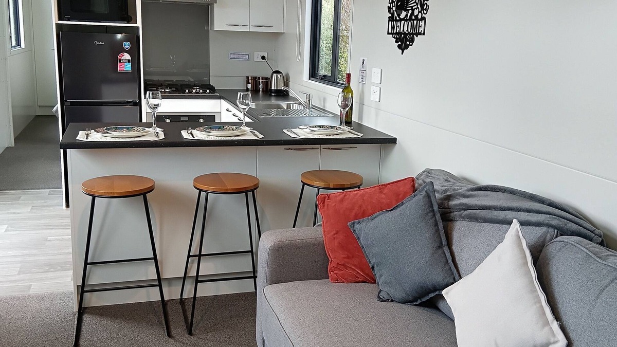 Hilltop House | Taupo luxury Tiny House & Spa