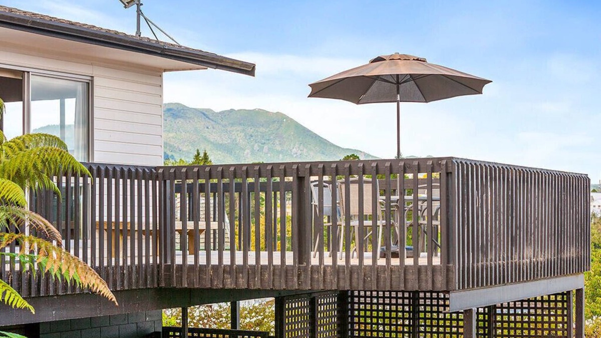 Taupo House | Taupo Panorama - Lake Taupo Holiday Home