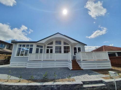 Otumoetai Villa | Tauranga - Big, beautiful Villa on the water!