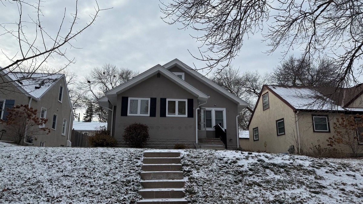 Robbinsdale House | Taurus Rising ~ Entire Home
