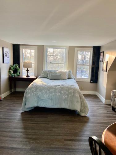 Newport Apartment | Tavern - Charming Loft