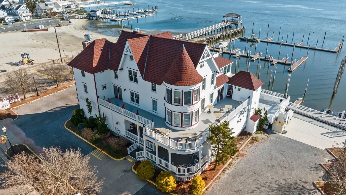 Somers Point Apartment | TAVERN ON THE BAY HOTEL - Al Capone Suite