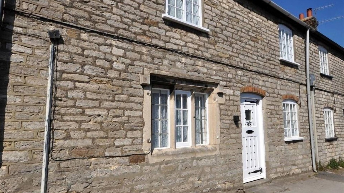Corfe Castle Village Cottage | TAVERN WAY, pet friendly, with a garden in Corfe Castle