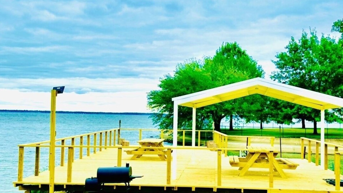 Wills Point House | TAWAKONI WATERFRONT LAKE HOUSE WITH DOCK - 4 BDR, 4 BA - WILLS POINT.