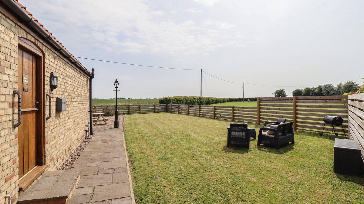 Alford Cottage | TAWNY COTTAGE, pet friendly, character holiday cottage in Alford