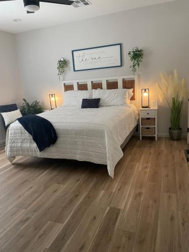 East Riverside House | TAYLOR PLACE-5 Minutes to Silos & Baylor