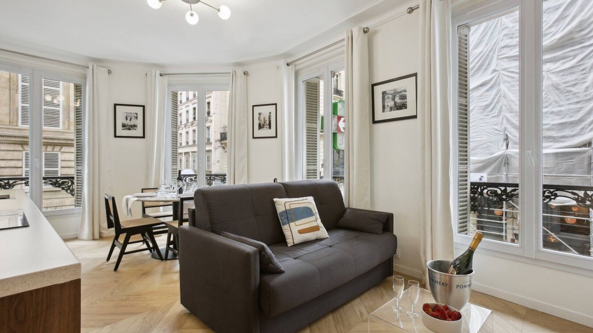 Quartier de la Porte-Saint-Denis Apartment | TBS 119 - Fabulous apartment near the Musée Grévin