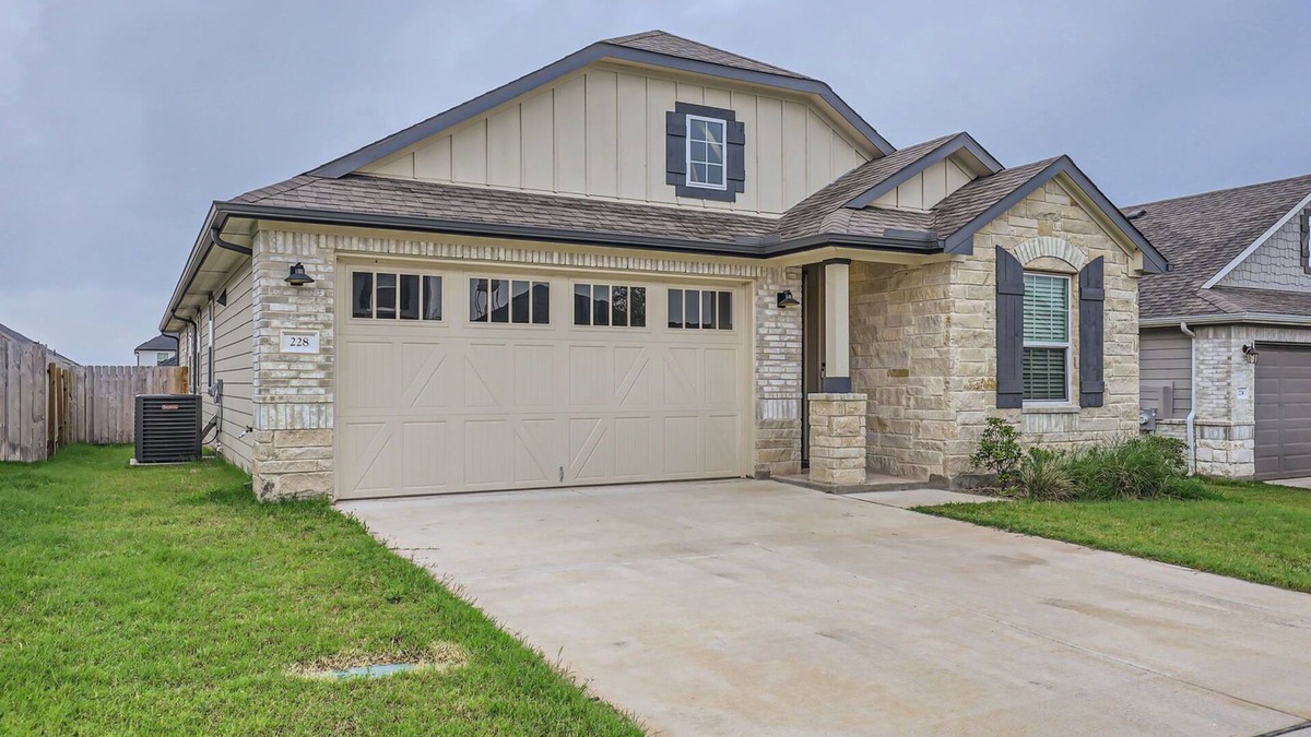 Jarrell House | TCH - 4bd/2ba home in Jarrell with Fenced Pet Area