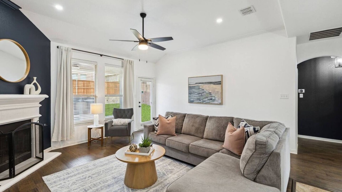 Keller House | TCH - Spacious 4bd/2.5ba in Fort Worth with Office