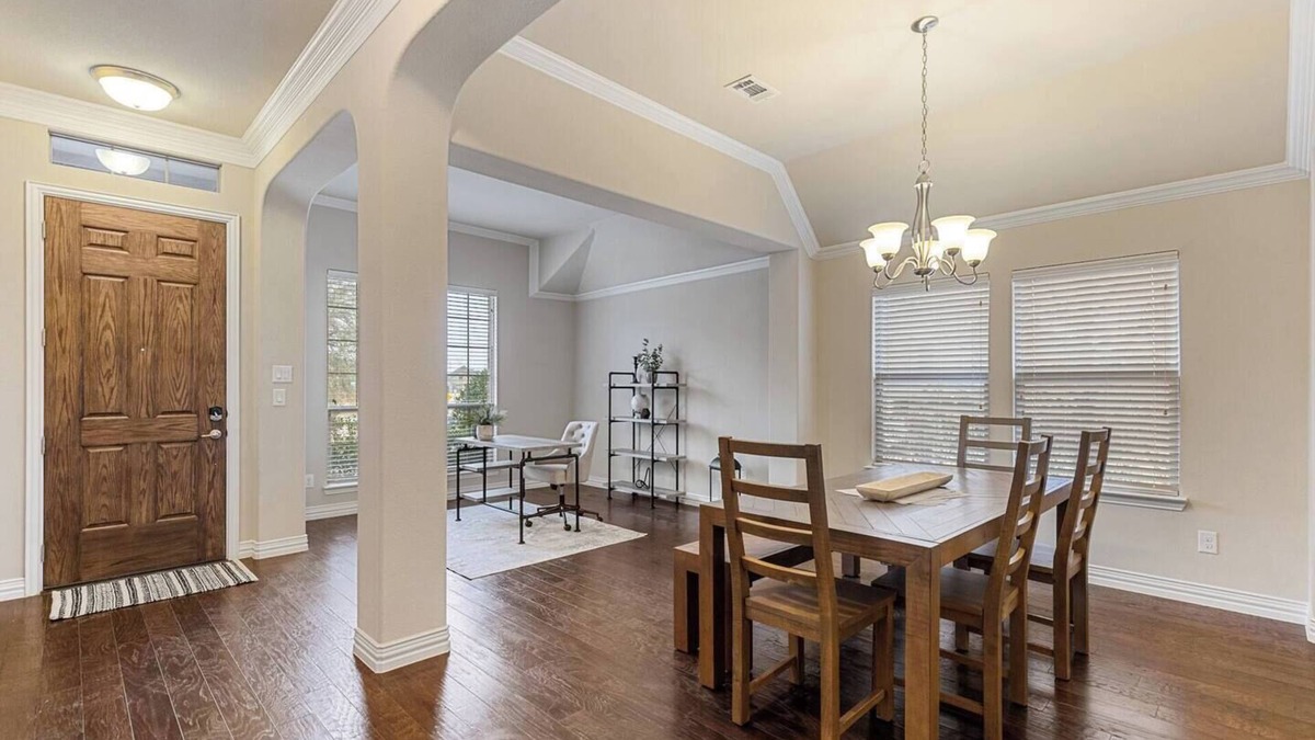 Roanoke House | TCH - Spacious 4bd/2ba in Roanoke w/Office&Garage