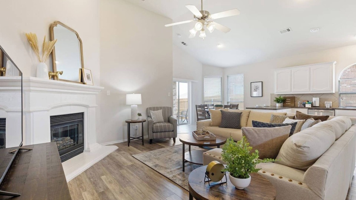 Keller House | TCH - Spacious 4bd/2ba in Fort Worth w/Workspace