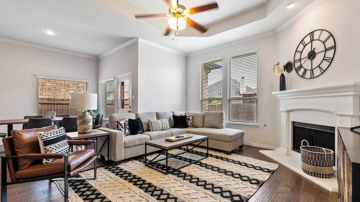 Keller House | TCH - Spacious 5bd/3ba in Fort Worth w/Workspace