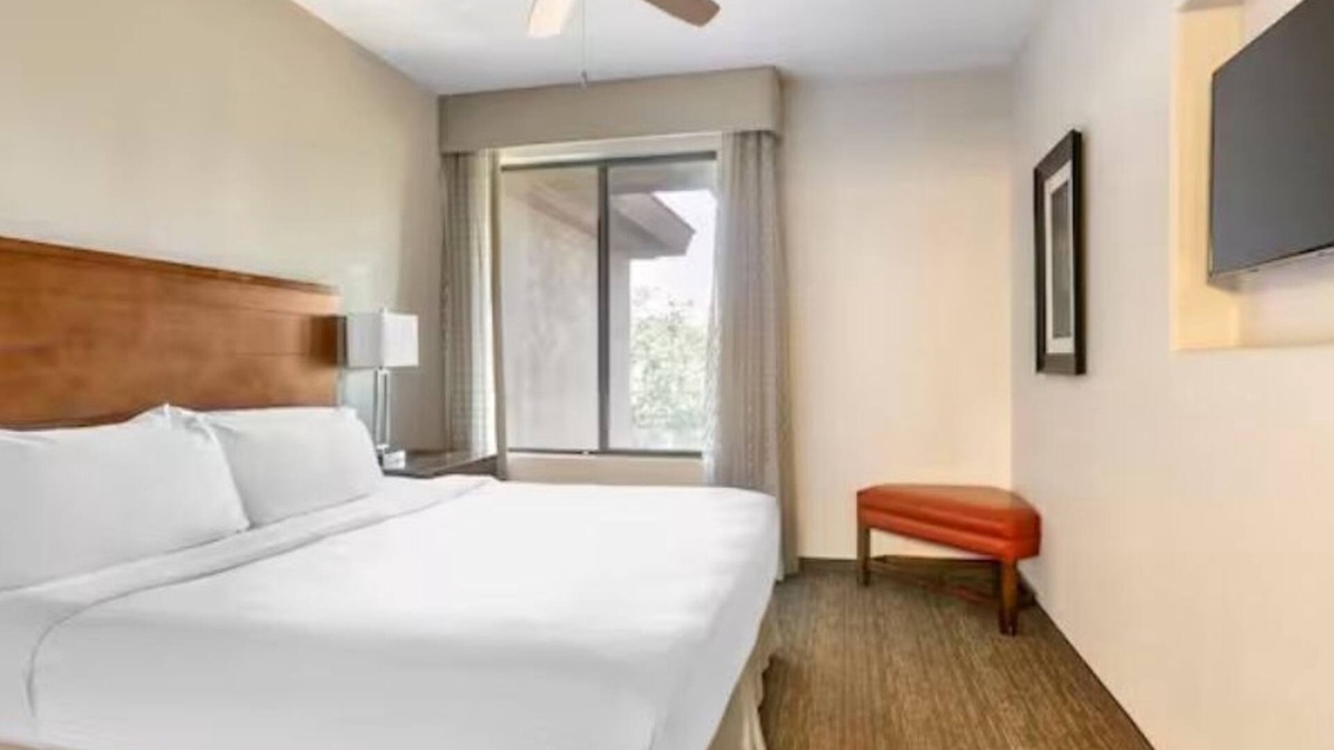 North Scottsdale Resort | TCP Waste Management Golf entrance is steps away from Hilton Links Resort