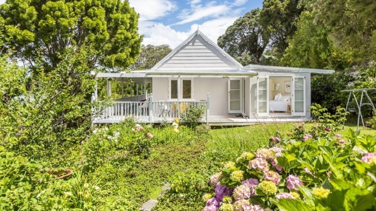 Mahurangi House | Te Kapa Cottage, 3 bedroom.