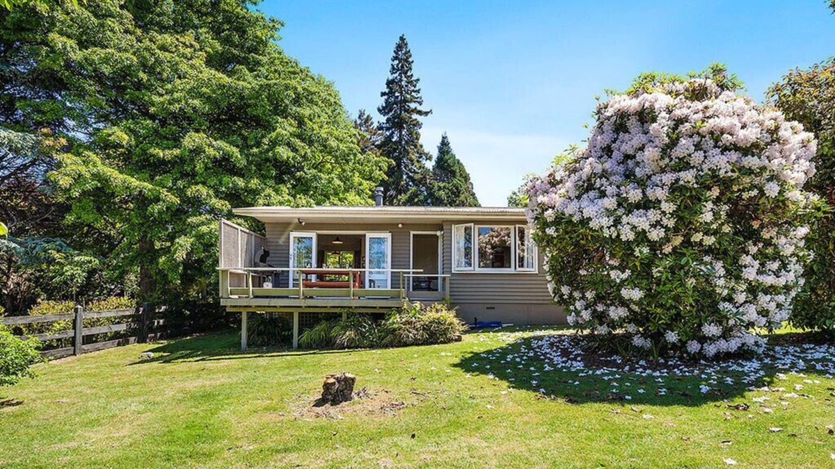 Taupo House | Te Kopua - Acacia Bay Holiday Home