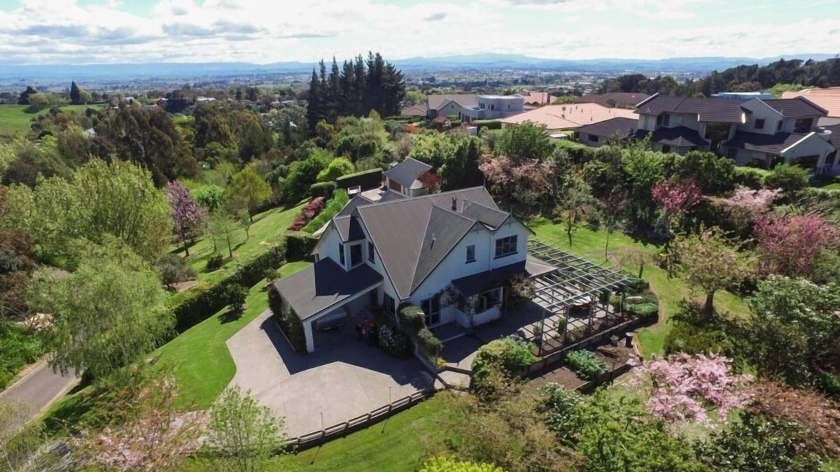 Havelock North House | Te Mata Peak Secret Garden